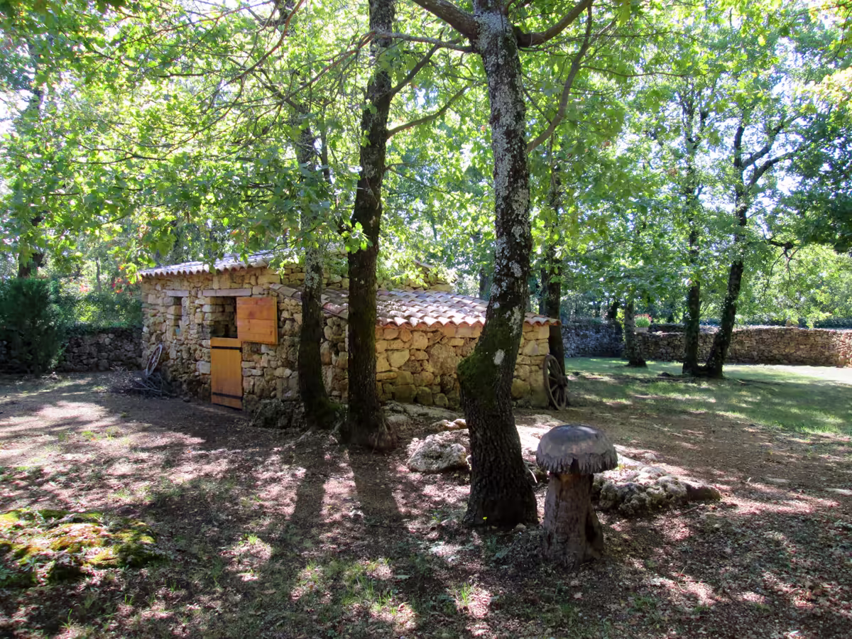 le parc — cabanon sous les chênes